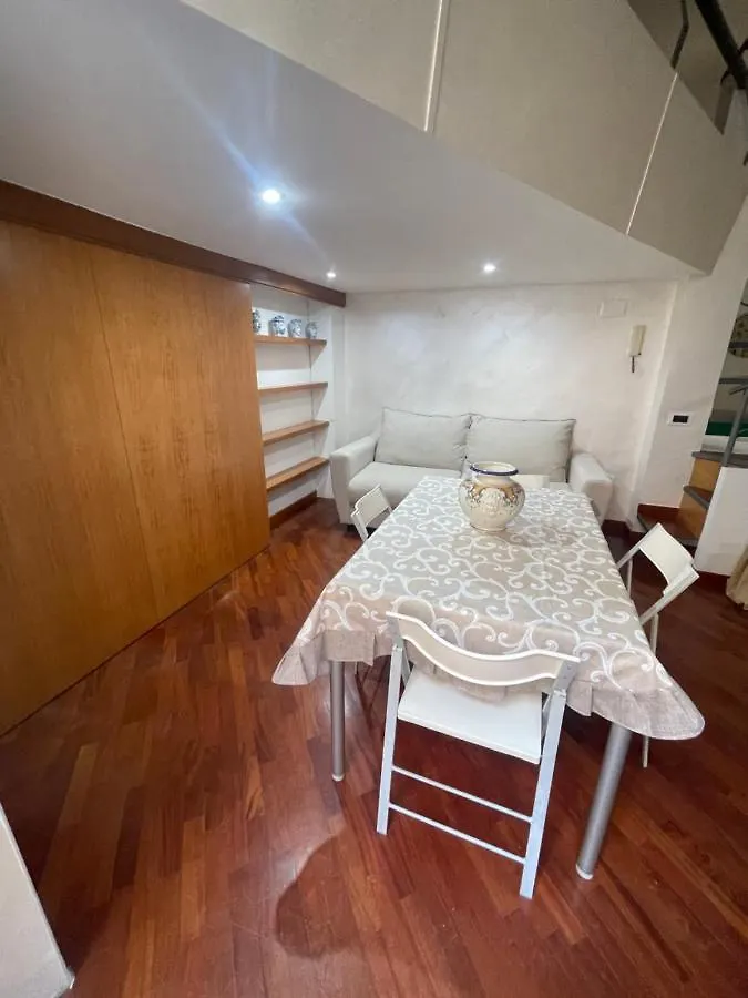 A 2 Passi Dal Lungomare Napoli Apartment 0*, Naples Italy