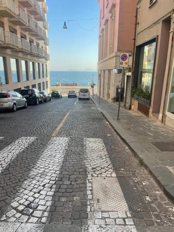 A 2 Passi Dal Lungomare Napoli Apartment