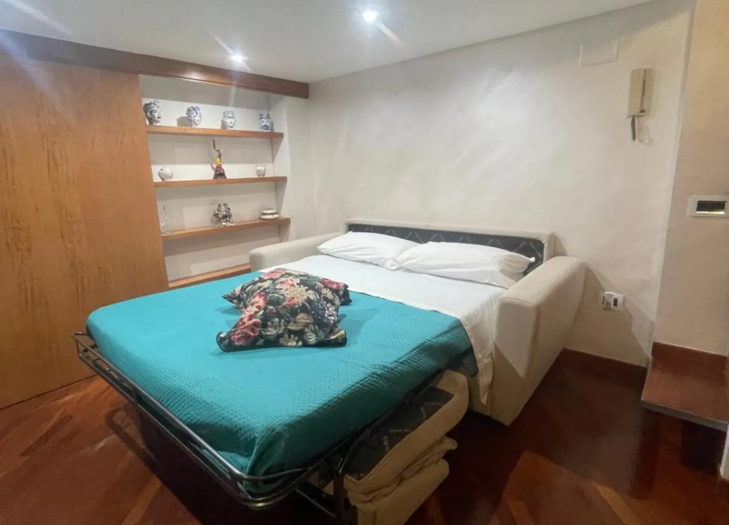 A 2 Passi Dal Lungomare Napoli Apartment 0*, Naples Italy
